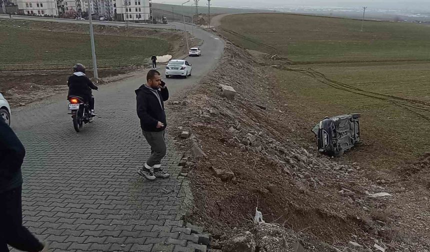 Batman'da otomobil şarampole yuvarlandı: 1 yaralı