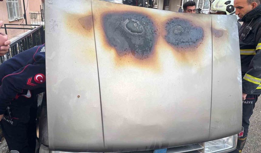 Isparta'da park halindeki Tofaş'ın motor kısmı yandı