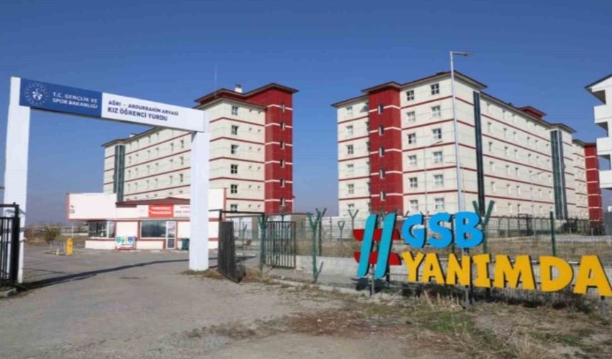 Ağrı'da yurtta tahliye edilen binadaki kokunun nedeni biber gazı çıktı