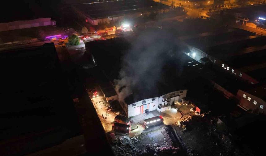 Kayseri'de sünger fabrikasında yangın