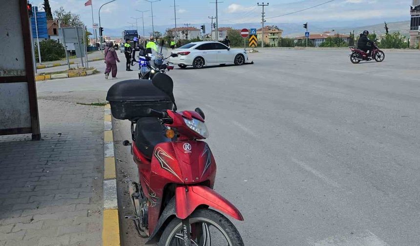 Otomobil ile motosiklet çarpıştı: 1 yaralı