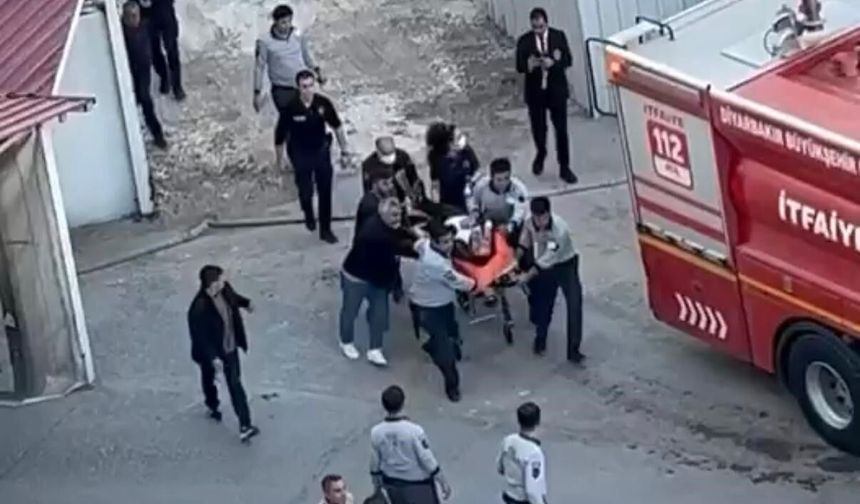 Diyarbakır'da inşaat halindeki otelde yangın: 13 kişi dumandan etkilendi