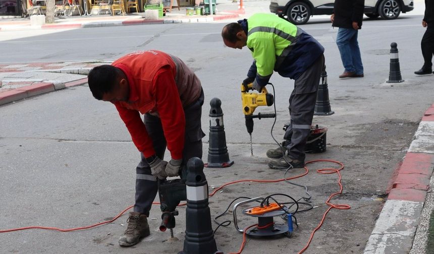 Uşak'ta araç ve yaya güvenliği için düzenleme çalışmaları sürüyor