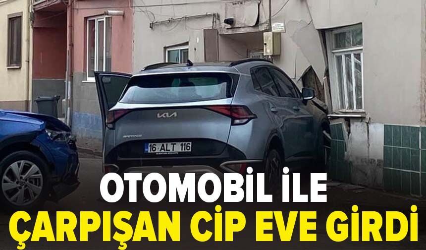 Bursa'da otomobil ile çarpışan cip eve girdi