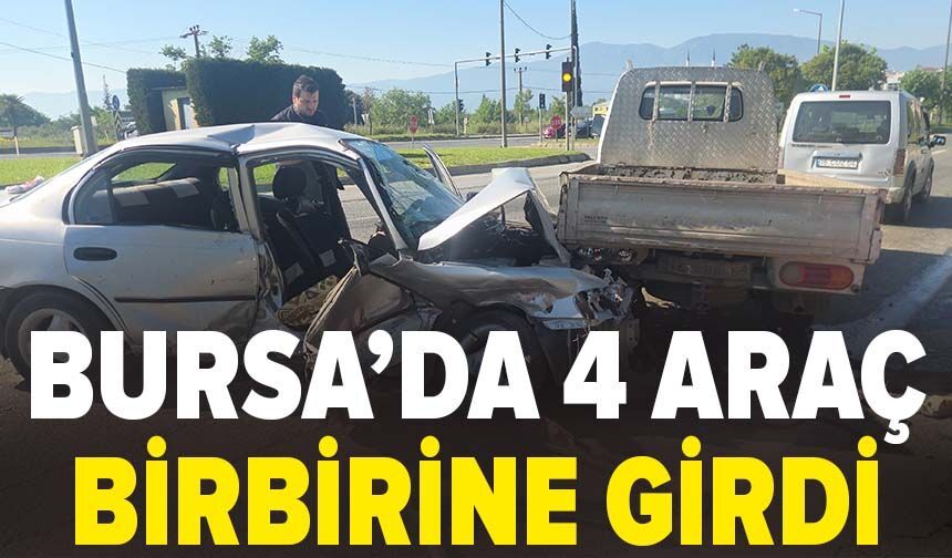 Kavşakta 4 araç birbirine girdi : 1 ölü 4 yaralı