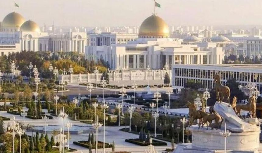 Türkmenistan'da Bütün Arabalar Neden Beyazdır?
