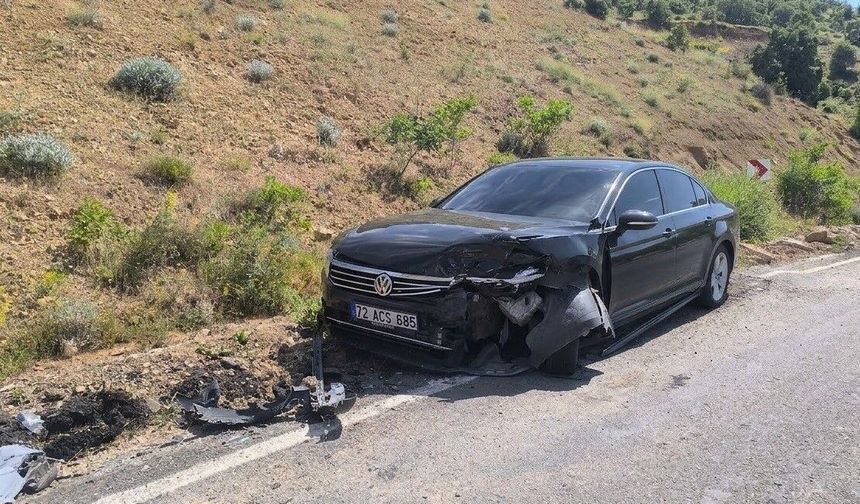 Gercüş'te otomobiller kafa kafaya çarpıştı: 1 yaralı