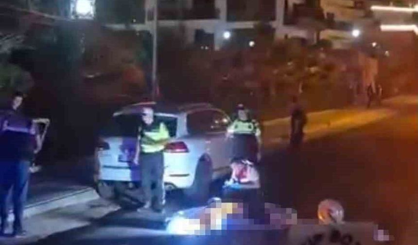 Alanya'da park halindeki otomobile çarpan genç motosikletli hayatını kaybetti
