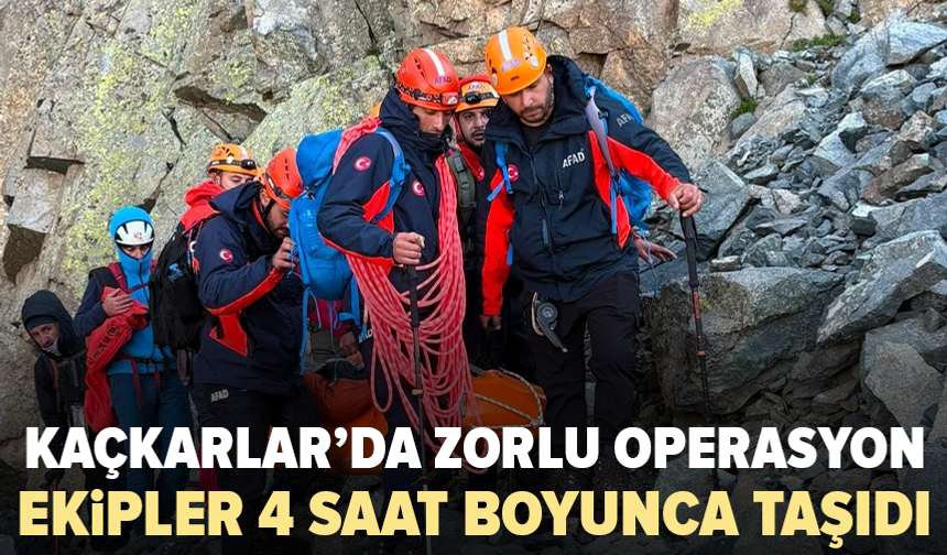 Karlı alanda kaydı: Ekipler saatlerce taşıdı