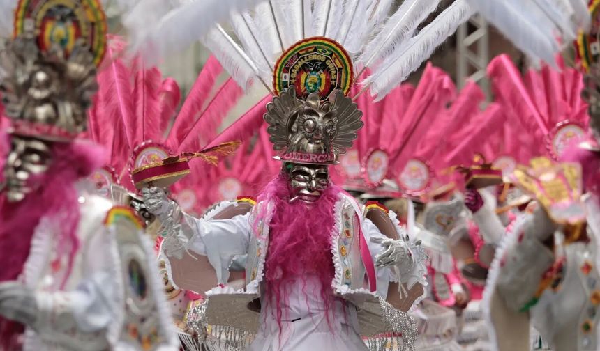 La Paz'da renk ve dans şöleni: Gran Poder Festivali büyüledi