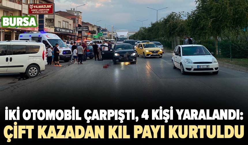İki otomobil çarpıştı, 4 kişi yaralandı: Motosikletli çift kazadan kıl payı kurtuldu