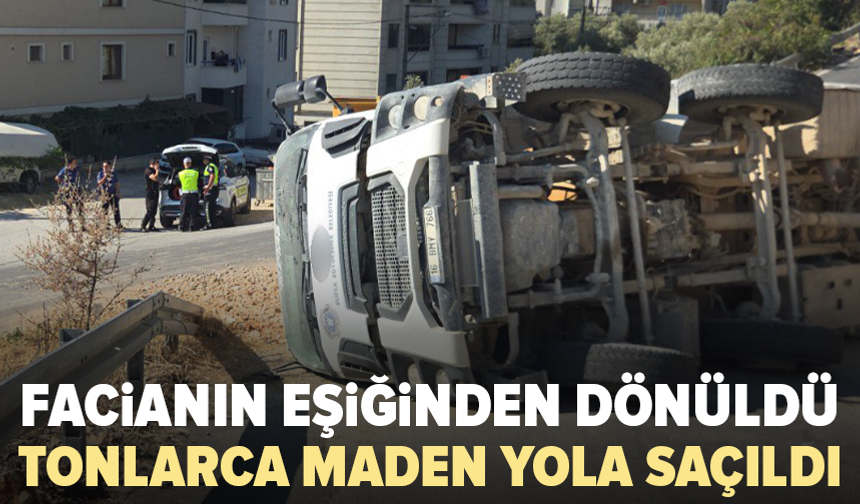 Bursa'da freni boşalan kamyon devrildi