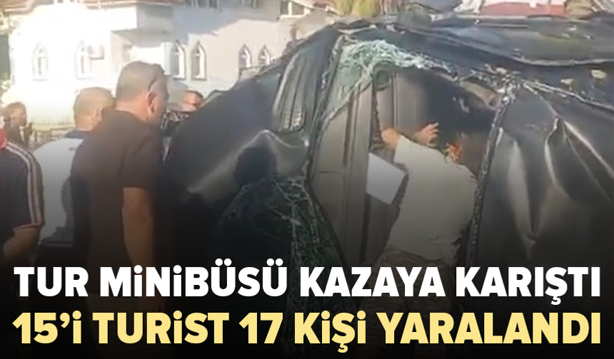 Manavgat’ta 3 araç kazaya karıştı: 15’i turist 17 yaralı