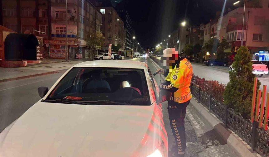 Kayseri'de otomobiliyle uyuyakalan sürücüye 25 bin TL idari para cezası yazıldı