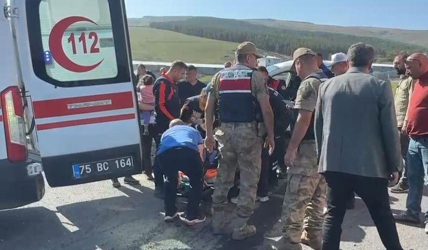 Otomobil ile pikap çarpıştı: 3 kişi yaralandı