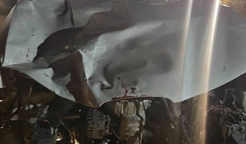 Otomobil yol kenarında yürüyen gençlere çarptı: 1 ölü, 2 yaralı