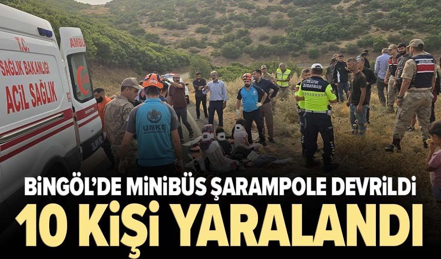 Bingöl’de minibüs şarampole devrildi: 10 kişi yaralandı