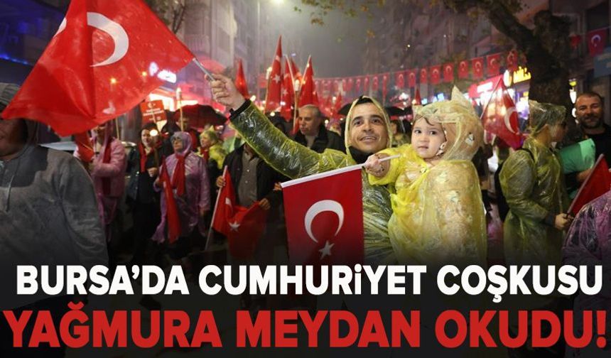 Bursa’da yağmura rağmen  Cumhuriyet coşkusu dinmedi