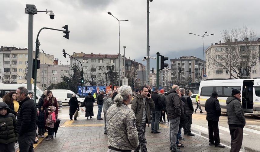 Bursa'da okul servisi otobüsle çarpıştı: 9 yaralı